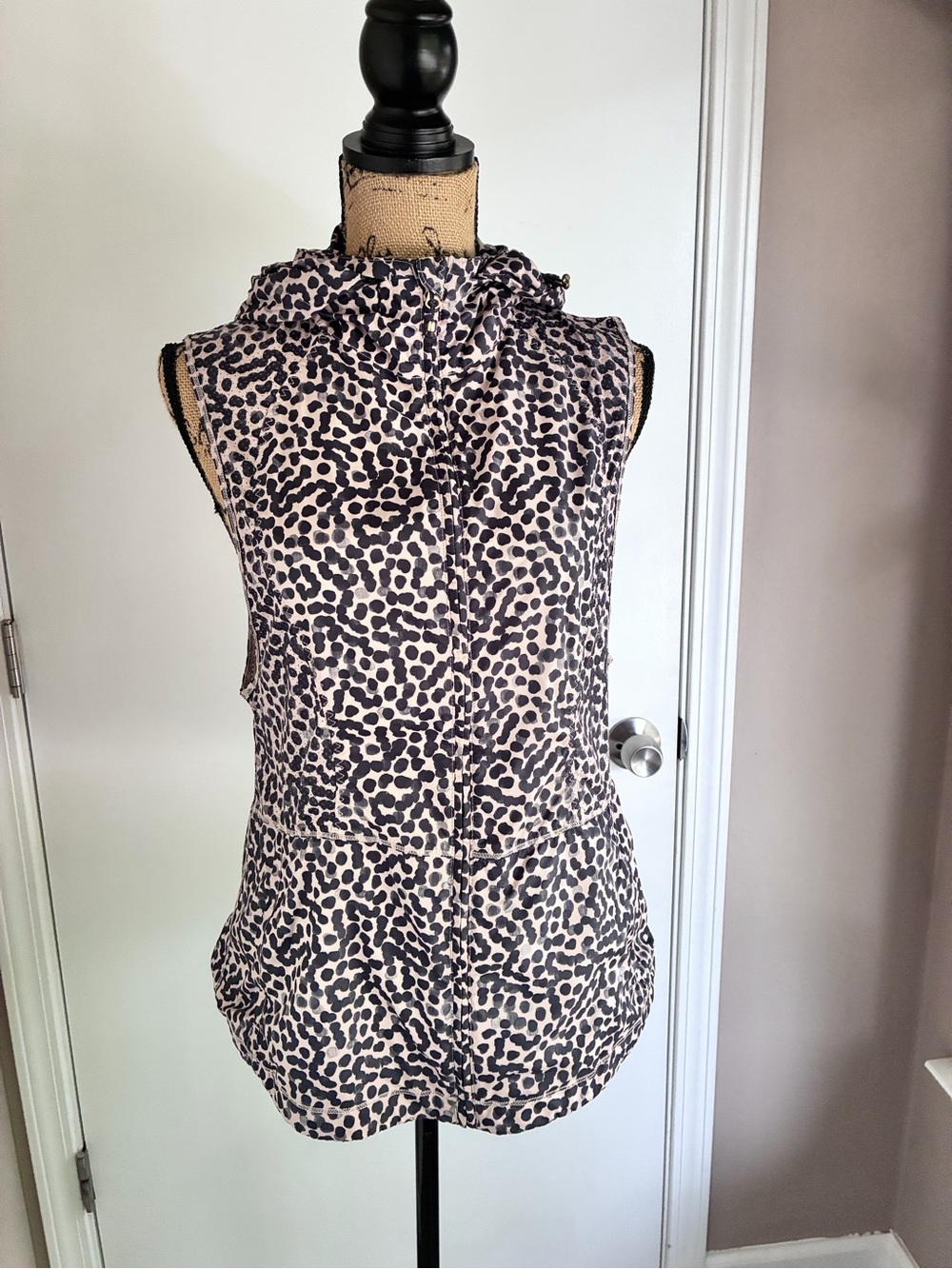 lululemon athletica Sleeveless Hooded Vest in Leopard Print - Beige & Black